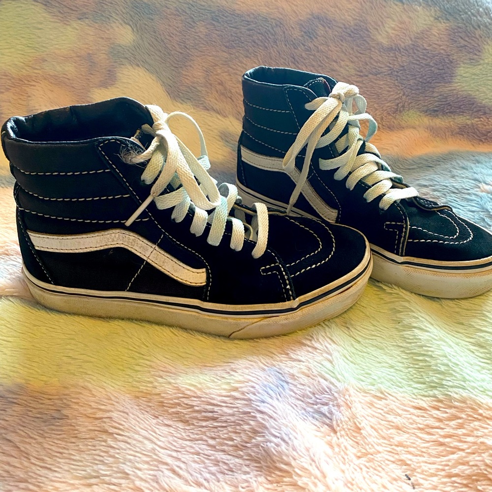 Vans Sk8-Hi Woman’s Size 5.5 or 22.0cm or Kids Size 4 Hi Top High Top